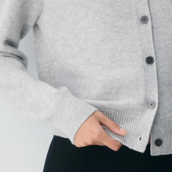 EUC Aritzia Wilfred Cashmere-Blend Cardigan sz MEDIUM - Picture 11 of 11